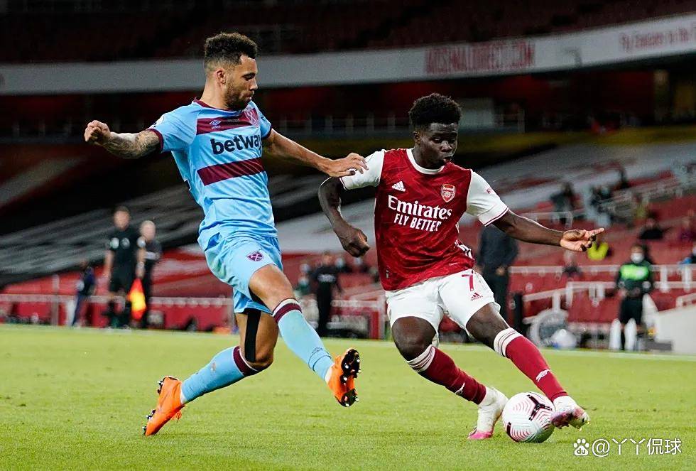 莱奥一剑封喉，AC米兰1-0复仇拉齐奥，登顶意甲积分榜坐山观虎斗