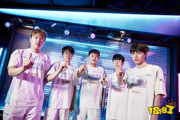 这位年轻的 这位年轻的